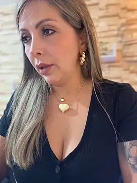  Abril-Office1 online show from November 4, 2025, 3:16 pm