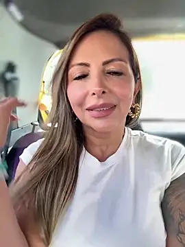 Snapshot of _Abril-Office1 chatting on September 26, 2025, 3:08 pm Abril-Office1 online show from September 26, 2025, 3:08 pm