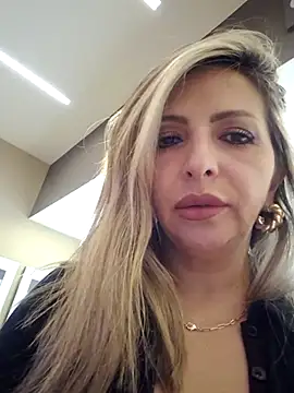 Snapshot of _Abril-Office1 chatting on March 13, 2025, 7:39 pm Abril-Office1 online show from March 13, 2025, 7:39 pm