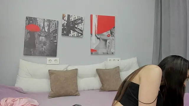 Tiny JuJu online show from November 12, 2025, 1:21 am