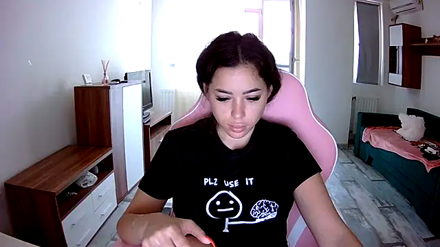 LovelyJulliette online show from September 17, 2025, 12:40 pm