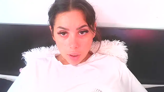 LovelyJulliette online show from September 19, 2025, 1:04 pm