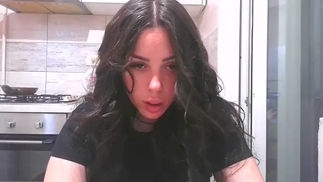 LovelyJulliette online show from June 24, 2026, 3:32 pm