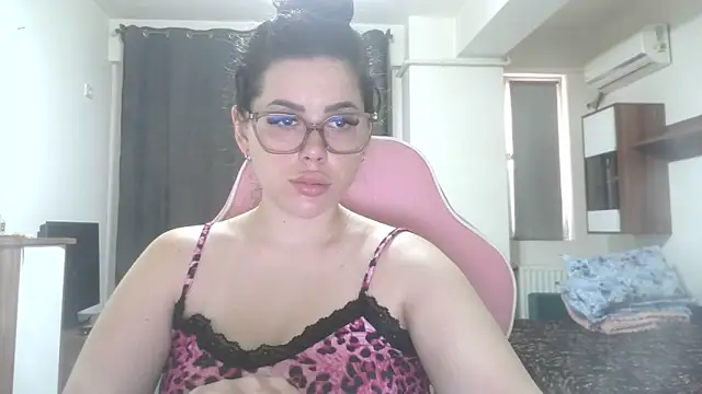 LovelyJulliette online show from June 7, 2026, 11:26 am