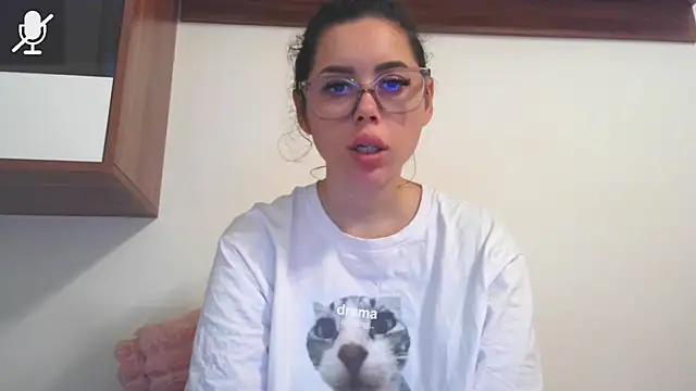 LovelyJulliette online show from November 8, 2025, 11:14 am