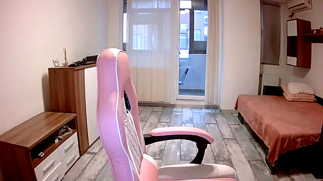 LovelyJulliette online show from October 3, 2025, 2:29 pm