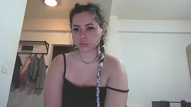 LovelyJulliette online show from July 6, 2026, 12:56 pm