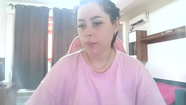 LovelyJulliette online show from June 17, 2026, 12:48 pm