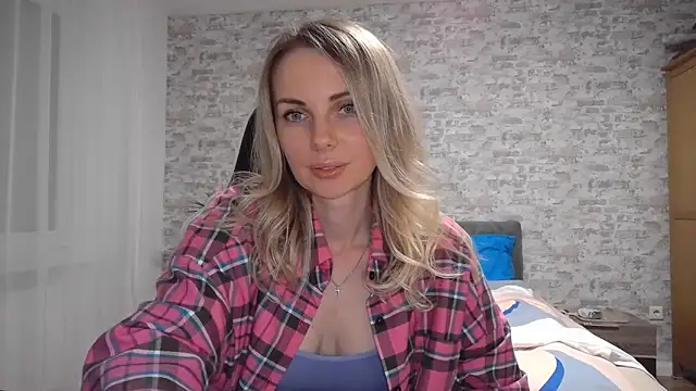 Snapshot of AlissonBia chatting on September 22, 2025, 9:32 pm AlissonBia online show from September 22, 2025, 9:32 pm