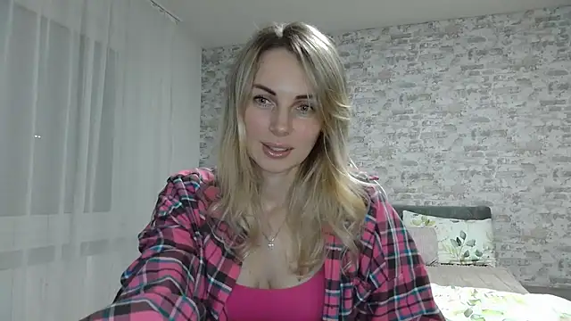 AlissonBia online show from April 20, 2026, 9:27 pm