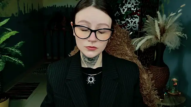 VeliraBraitberg online show from March 4, 2026, 1:19 pm