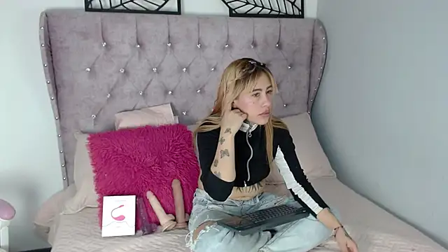 katty-candyy online show from June 2, 2026, 1:44 pm