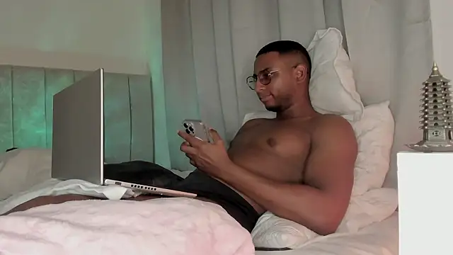 Snapshot of Arwens_bell08 chatting on February 27, 2026, 1:17 am Arwens bell08 online show from February 27, 2026, 1:17 am