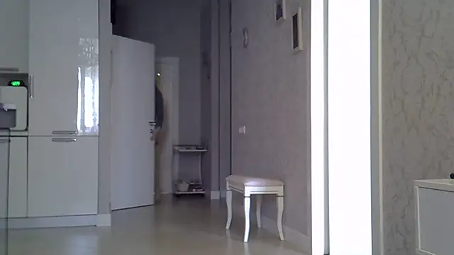 ZarinaSwift online show from April 21, 2026, 4:41 am