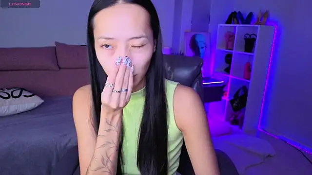  MIURA  online show from November 28, 2025, 1:06 am