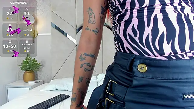 Snapshot of LiaVelez chatting on January 6, 2026, 1:37 pm LiaVelez online show from January 6, 2026, 1:37 pm