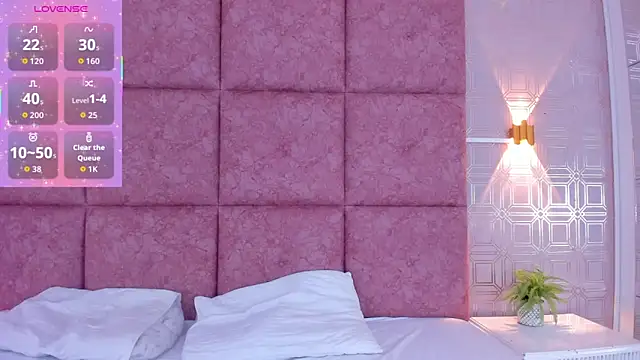 Snapshot of LiaVelez chatting on February 22, 2026, 8:32 pm LiaVelez online show from February 22, 2026, 8:32 pm