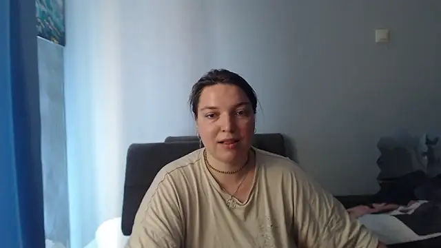 Amelia Kiss  online show from June 8, 2026, 2:01 am