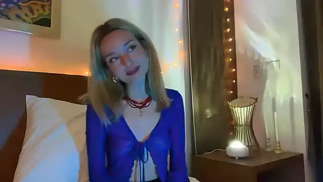 SirenaBelle online show from November 18, 2025, 12:30 pm