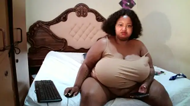 Snapshot of HOTBIGMELONSxx chatting on October 17, 2025, 6:50 am HOTBIGMELONSxx online show from October 17, 2025, 6:50 am