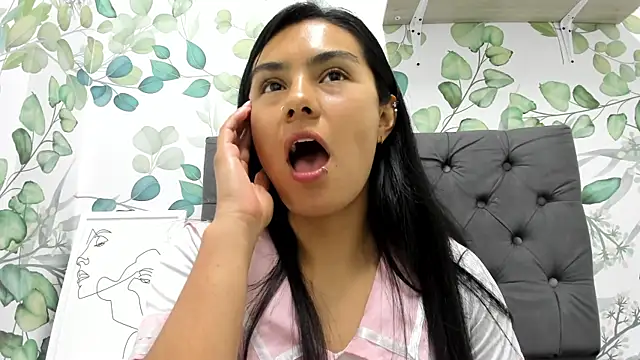 atilanadiaz7 online show from December 15, 2025, 4:02 pm