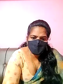 Snapshot of melina214 chatting on February 6, 2025, 4:58 pm melina214 online show from February 6, 2025, 4:58 pm
