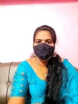 Snapshot of melina214 chatting on October 6, 2025, 3:29 am melina214 online show from October 6, 2025, 3:29 am