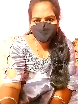Snapshot of melina214 chatting on February 3, 2025, 4:52 pm melina214 online show from February 3, 2025, 4:52 pm