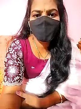 Snapshot of melina214 chatting on January 21, 2025, 4:48 pm melina214 online show from January 21, 2025, 4:48 pm