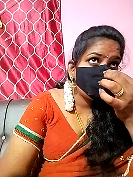 Snapshot of melina214 chatting on March 21, 2025, 5:23 pm melina214 online show from March 21, 2025, 5:23 pm
