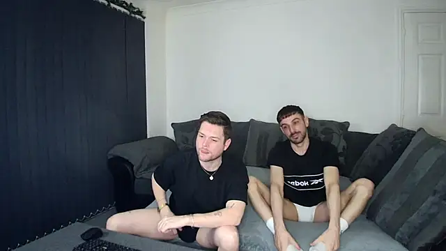 Snapshot of twotwinkhusbandss chatting on December 10, 2024, 6:06 pm twotwinkhusbandss online show from December 10, 2024, 6:06 pm