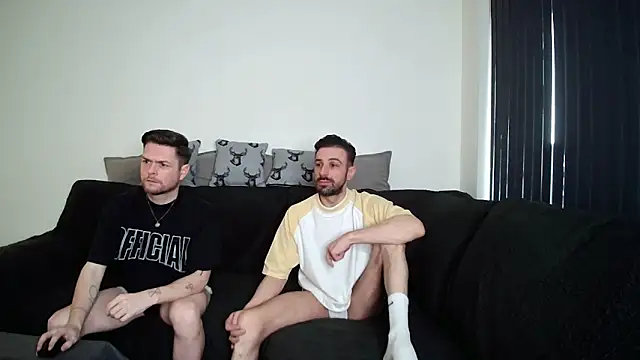 Snapshot of twotwinkhusbandss chatting on November 3, 2025, 10:19 am twotwinkhusbandss online show from November 3, 2025, 10:19 am