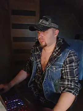 Foxyshaved online show from October 27, 2025, 6:14 am