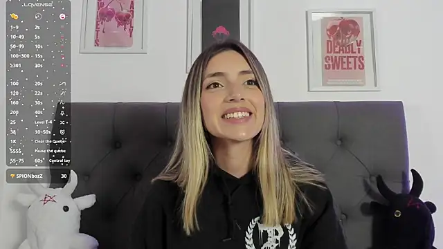 Snapshot of IsadoraGalle_ chatting on February 19, 2026, 11:12 pm IsadoraGalle online show from February 19, 2026, 11:12 pm