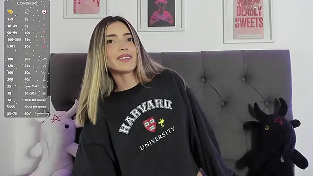 Snapshot of IsadoraGalle_ chatting on February 20, 2026, 11:28 pm IsadoraGalle online show from February 20, 2026, 11:28 pm