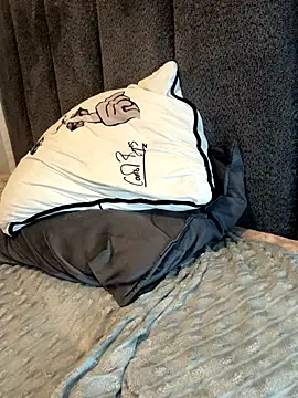 Snapshot of slimcateee chatting on November 5, 2025, 10:24 pm slimcateee online show from November 5, 2025, 10:24 pm