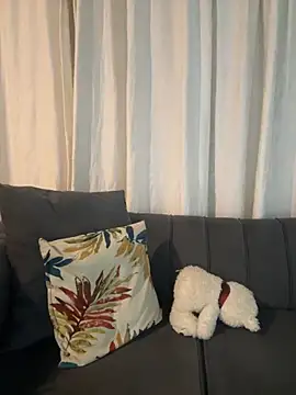 Snapshot of slimcateee chatting on November 12, 2025, 8:12 pm slimcateee online show from November 12, 2025, 8:12 pm