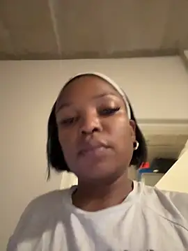 Snapshot of slimcateee chatting on November 11, 2025, 8:25 pm slimcateee online show from November 11, 2025, 8:25 pm