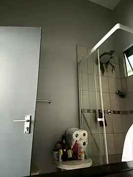 Snapshot of slimcateee chatting on October 23, 2025, 11:42 am slimcateee online show from October 23, 2025, 11:42 am