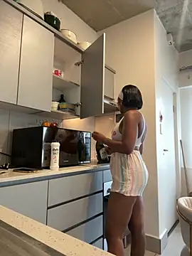 Snapshot of slimcateee chatting on November 16, 2025, 12:21 pm slimcateee online show from November 16, 2025, 12:21 pm