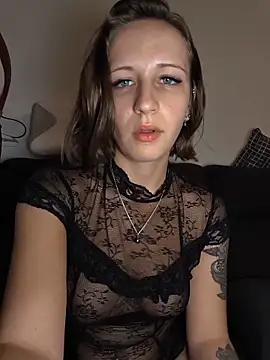 emma4xxx online show from June 3, 2026, 8:46 pm