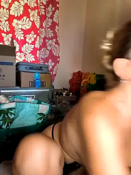 Snapshot of emma4xxx chatting on February 2, 2026, 8:41 pm emma4xxx online show from February 2, 2026, 8:41 pm