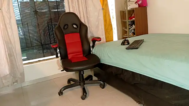 fantasty nylon online show from March 22, 2026, 3:02 pm