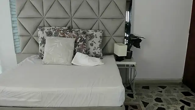 nina pons online show from October 23, 2025, 9:24 pm