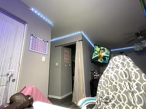 youluuvxo online show from October 11, 2025, 12:00 am