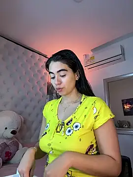 Snapshot of ZarahEvans chatting on February 14, 2025, 7:44 pm ZarahEvans online show from February 14, 2025, 7:44 pm