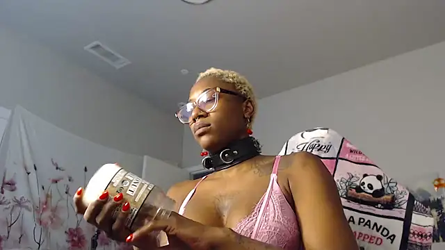 VixenCapri online show from December 18, 2025, 10:57 pm