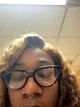 VixenCapri online show from November 19, 2025, 3:34 pm