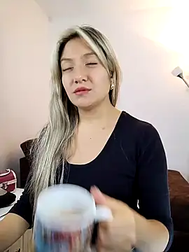 Snapshot of valeriahunter1 chatting on December 17, 2024, 6:45 am valeriahunter1 online show from December 17, 2024, 6:45 am