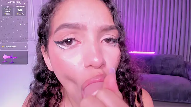 anahi curlie1 online show from March 14, 2025, 8:21 am